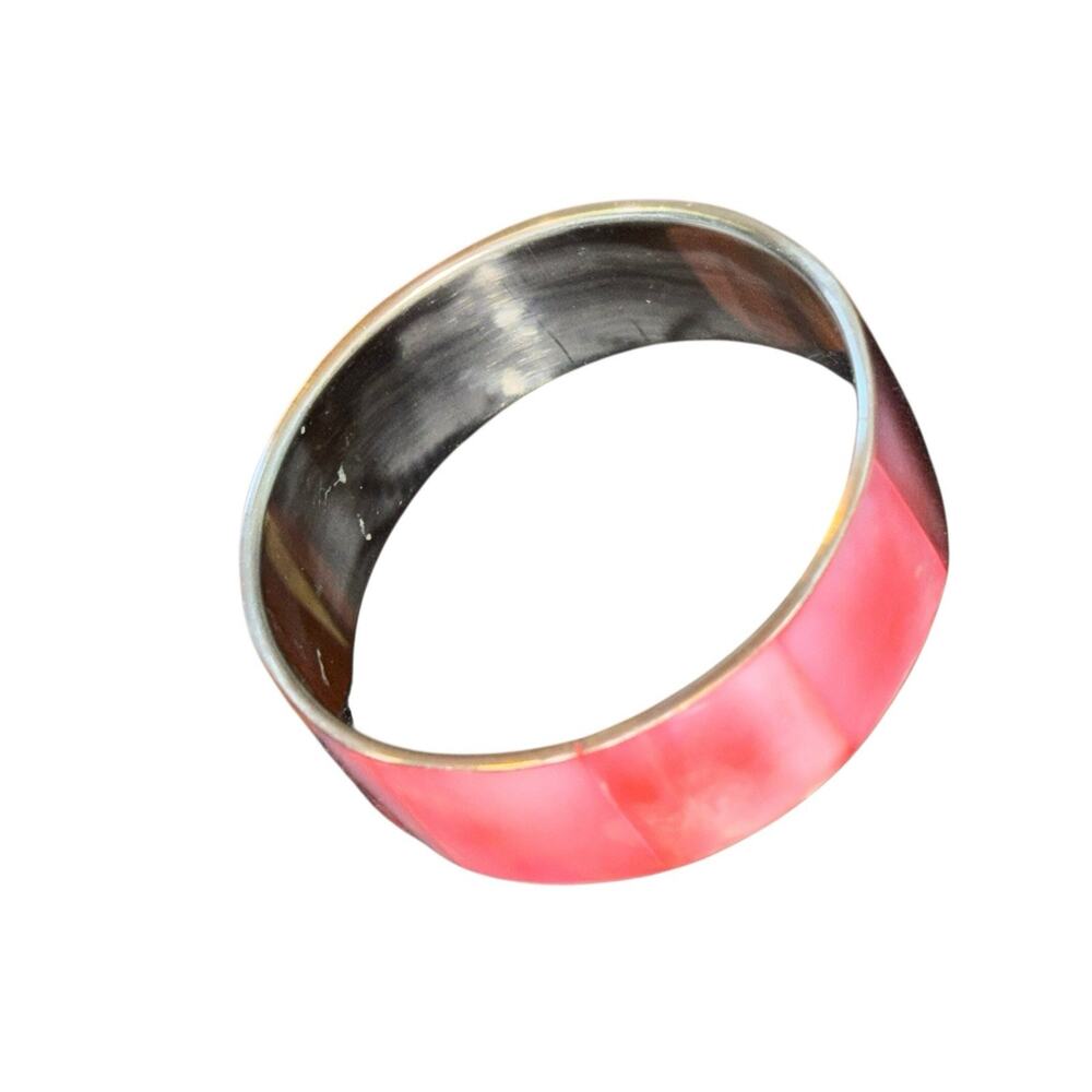 Vintage‎ Pink Shell Mother of Pearl Inlay Bangle Bracelet Iridescent Metal Retro